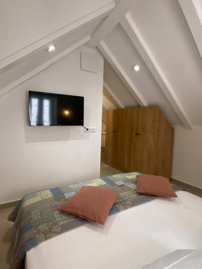House Malena - Rooms Vis Exterior foto